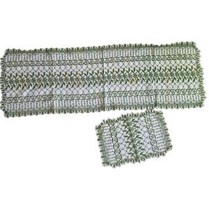 Vtg Green Embroidered Table Runner & Doily Set Scalloped Granny Cottage Floral